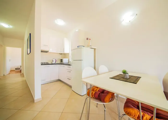 Bright In With Terrace And Garden, 65 M² * Vrsi