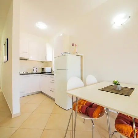 Bright In With Terrace And Garden, 65 M² * Vrsi