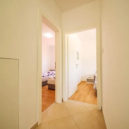 Bright In With Terrace And Garden, 65 M² Apartment *