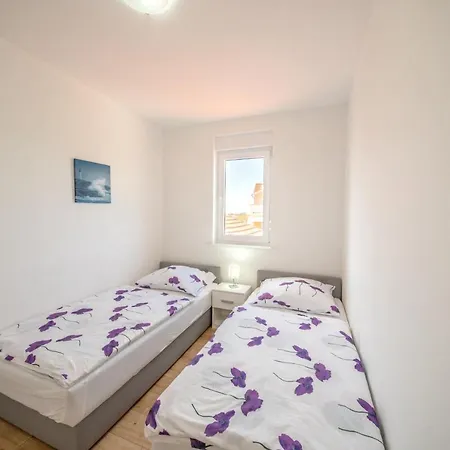 Bright In With Terrace And Garden, 65 M²