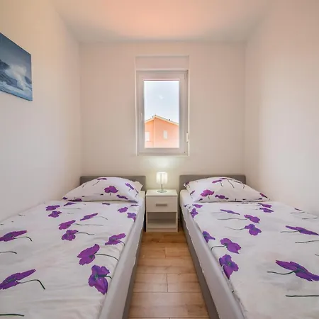 Bright In With Terrace And Garden, 65 M² Apartment