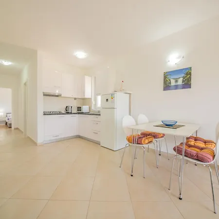 Bright In With Terrace And Garden, 65 M² Apartment Vrsi
