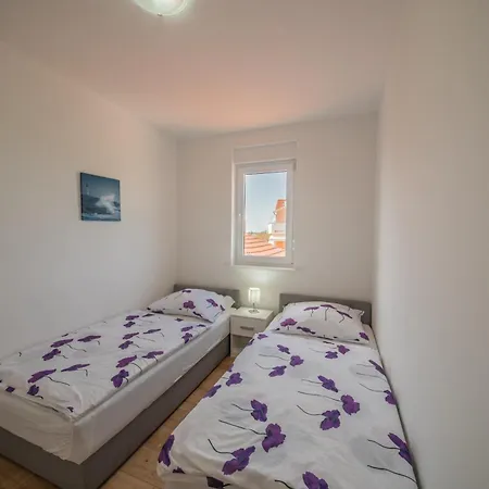 Apartament Bright In With Terrace And Garden, 65 M² Vrsi