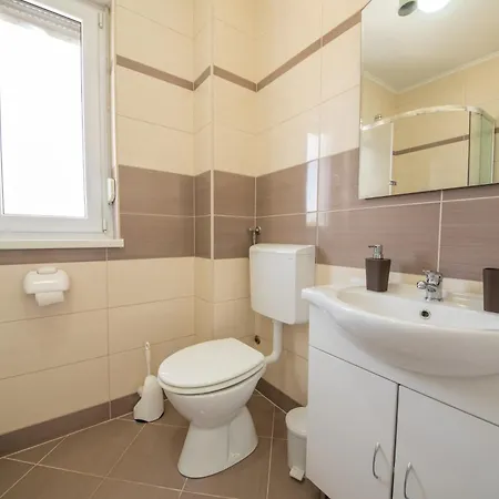 Bright In With Terrace And Garden, 65 M² Apartament Vrsi