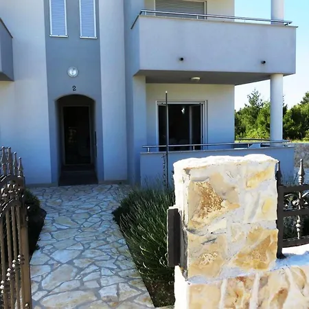 Bright In With Terrace And Garden, 65 M² Vrsi
