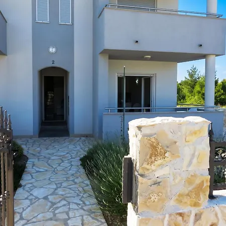 Bright In With Terrace And Garden, 65 M² Apartmán Vrsi