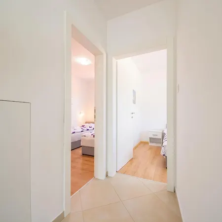 Bright In With Terrace And Garden, 65 M² Apartmán *