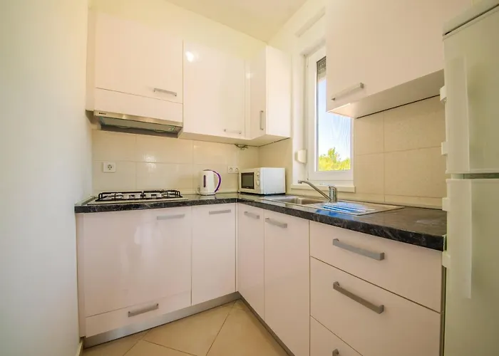 Bright In With Terrace And Garden, 65 M² Apartamento Vrsi