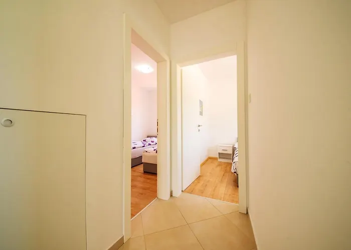 Bright In With Terrace And Garden, 65 M² Апартаменты *